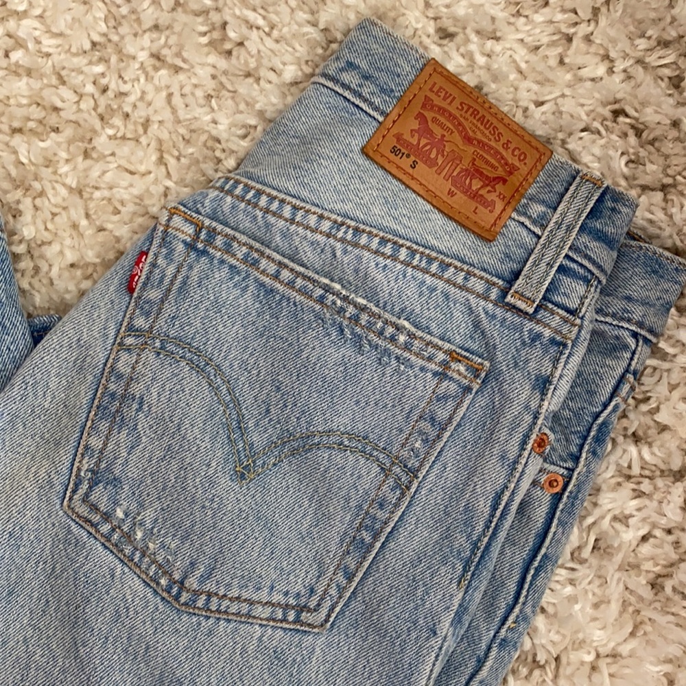 Levi 501’s skinny light wash. High rise.